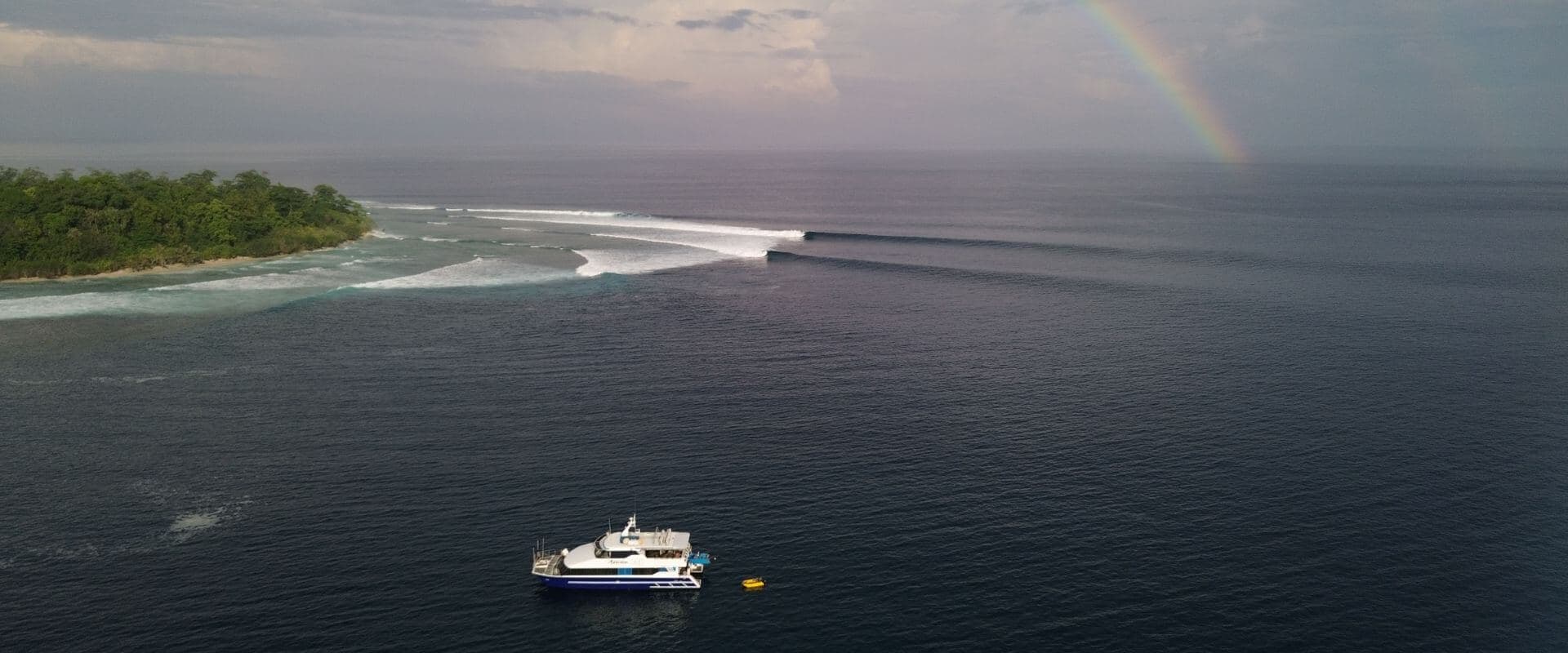 MV Addiction | AWAVE Travel photo 5