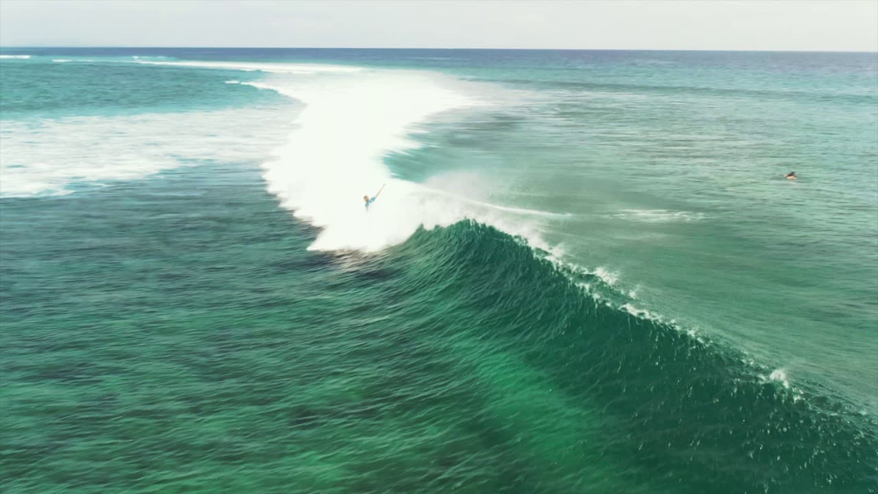 New Caledonia Surf Charter photo 4