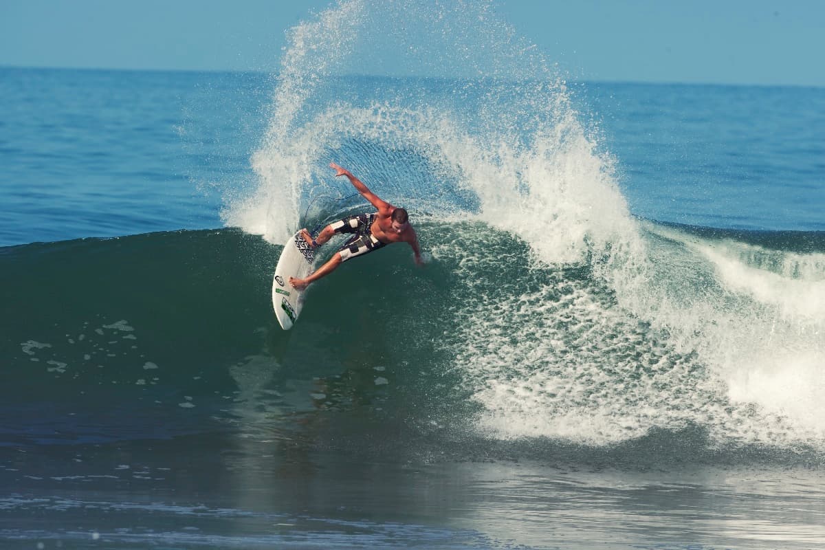 Graves Surf Academy photo 2