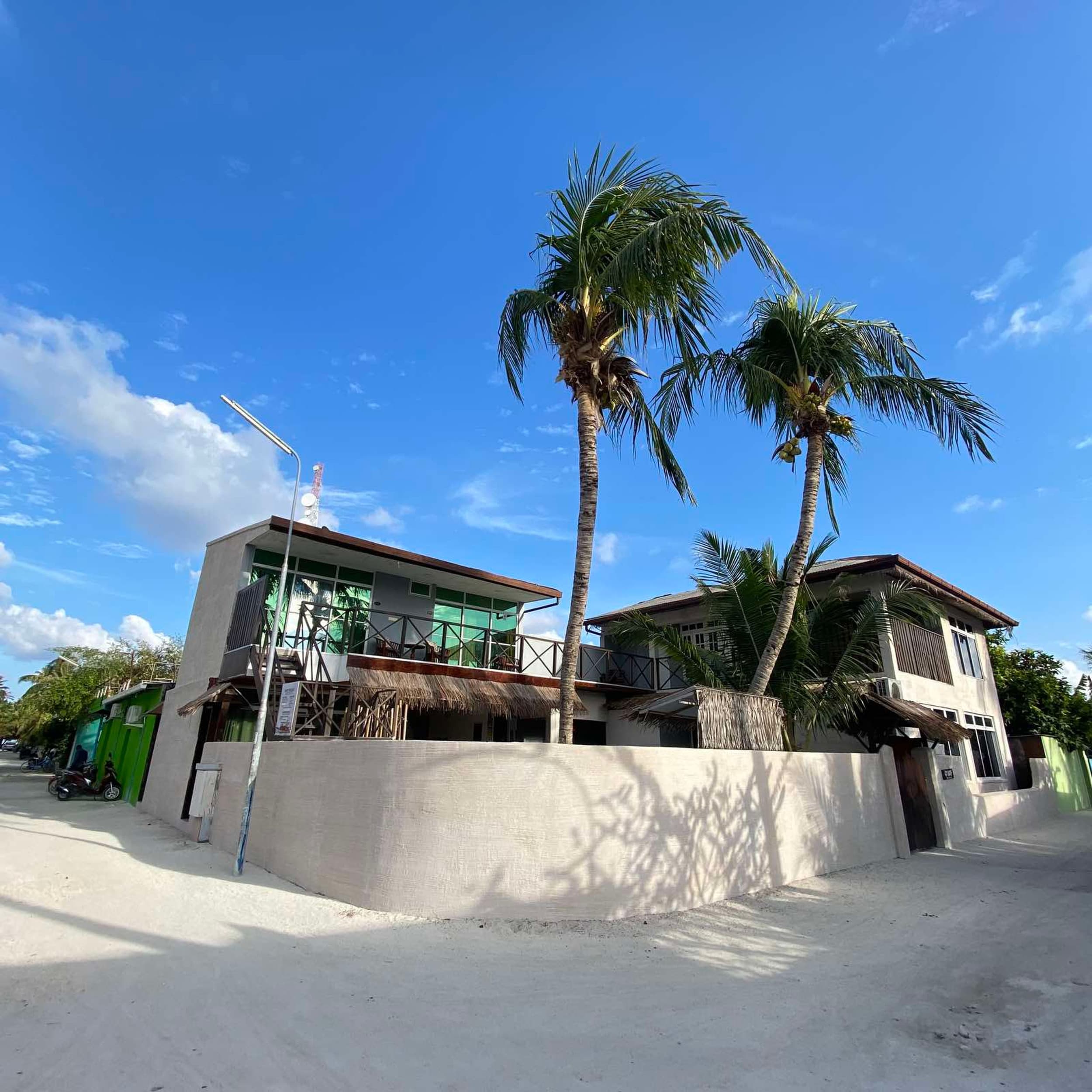 Twin Palms Surfhouse